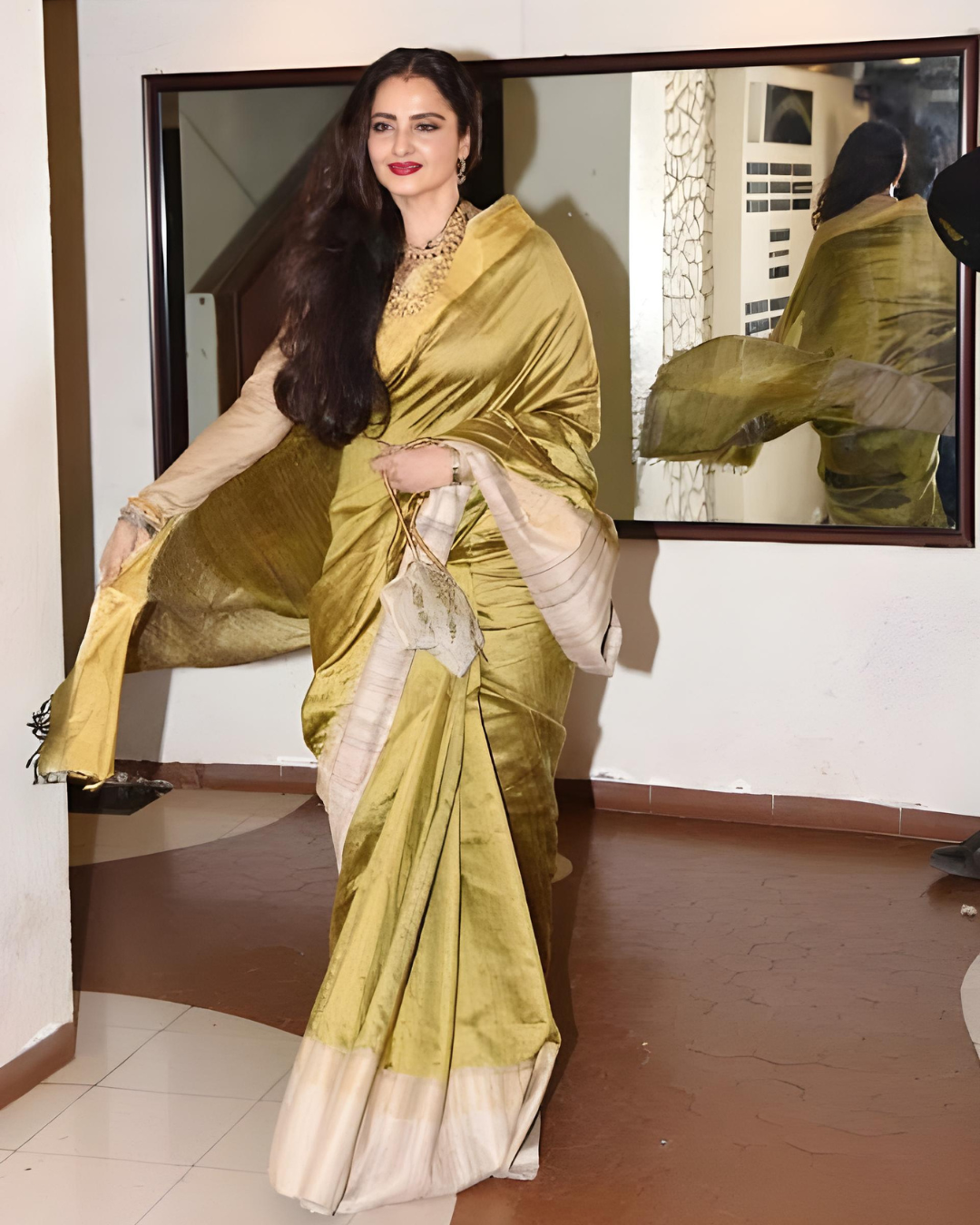 bollywood actress rekha ji wearing kokikar matka silk saree