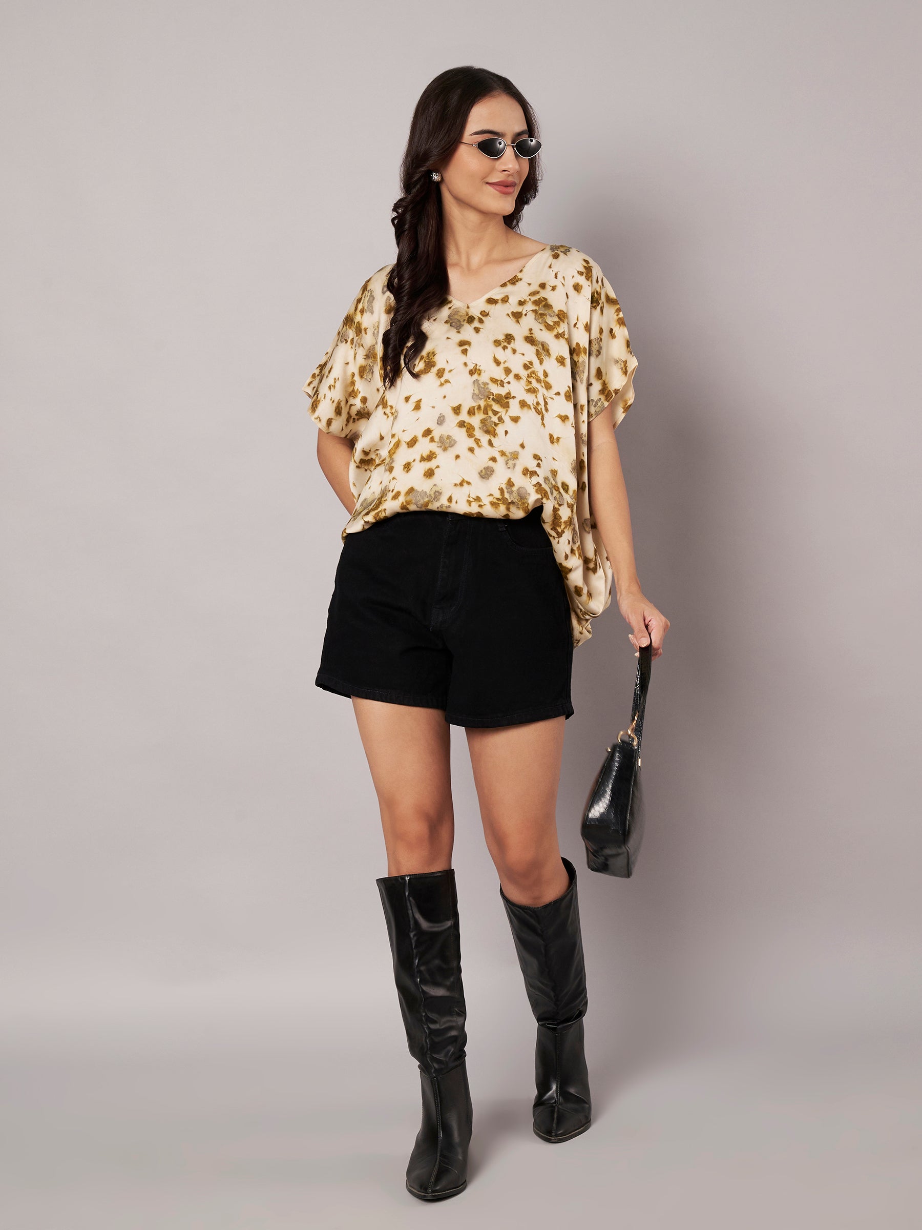Kaftan Top wearing girl beautiful 