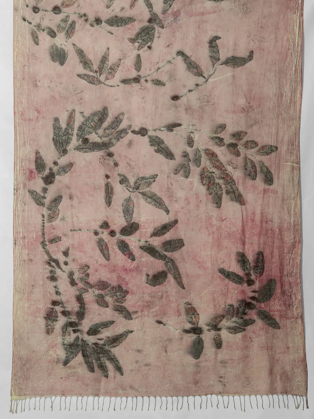 Textile with leaf pattern on a pink background kokikar