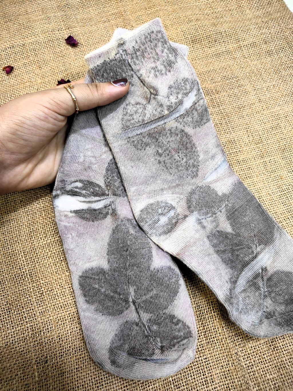 Holding Rosy Toes Pure Cotton Ecoprinted Socks kokikar 